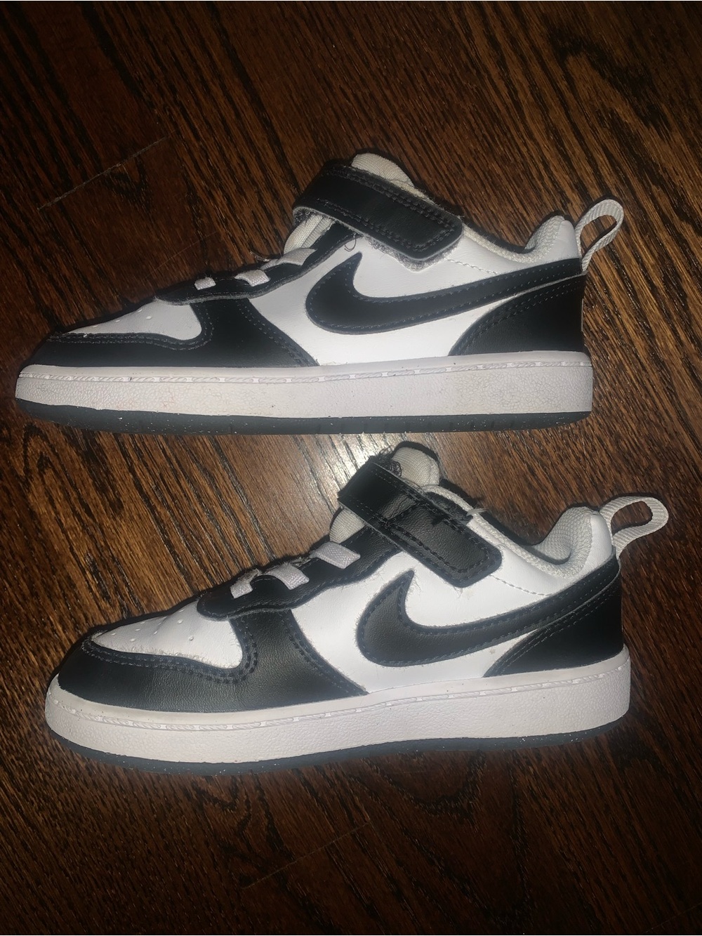 Nike Kids Black and White Low-Top Sneakers with Hook Strap